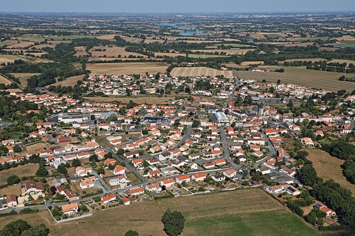 Vue aérienne Saint Pierre des Echaubrognes