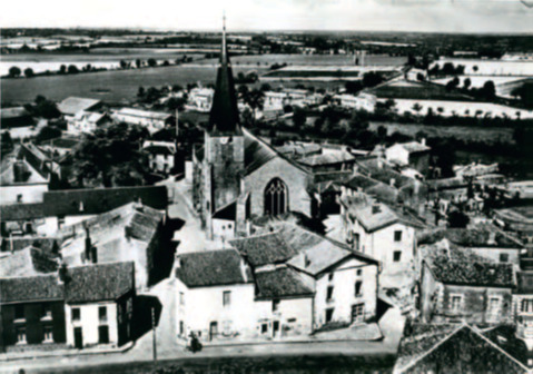 au centre l'Ilôt Grégoire avant réfection du centre bourg